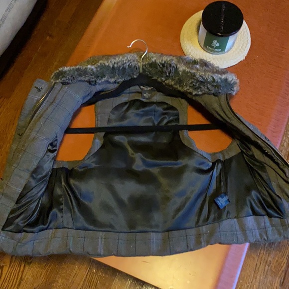 GUESS PLAID PUFFER VEST - Picture 9 of 11